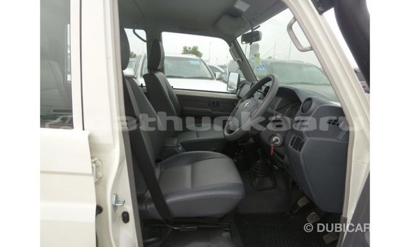 Buy Import Toyota Land Cruiser White Car in Import - Dubai in Baa Buy Import Toyota Land Cruiser White Car in Import - Dubai in Baa