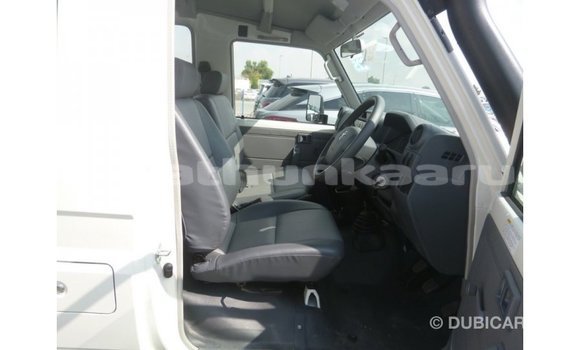 Buy Import Toyota Land Cruiser White Car in Import - Dubai in Baa Buy Import Toyota Land Cruiser White Car in Import - Dubai in Baa