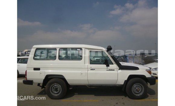 Buy Import Toyota Land Cruiser White Car in Import - Dubai in Baa Buy Import Toyota Land Cruiser White Car in Import - Dubai in Baa