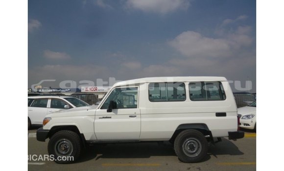 Buy Import Toyota Land Cruiser White Car in Import - Dubai in Baa Buy Import Toyota Land Cruiser White Car in Import - Dubai in Baa
