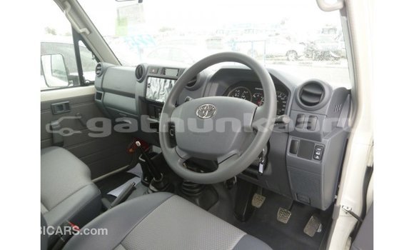 Buy Import Toyota Land Cruiser White Car in Import - Dubai in Baa Buy Import Toyota Land Cruiser White Car in Import - Dubai in Baa