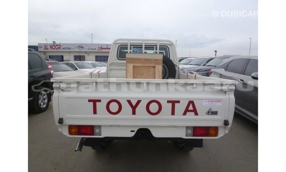 Buy Import Toyota Land Cruiser White Car in Import - Dubai in Baa Buy Import Toyota Land Cruiser White Car in Import - Dubai in Baa