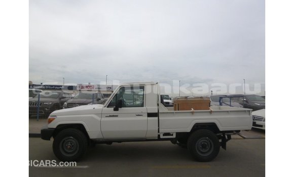 Buy Import Toyota Land Cruiser White Car in Import - Dubai in Baa Buy Import Toyota Land Cruiser White Car in Import - Dubai in Baa