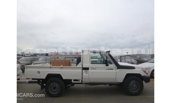 Buy Import Toyota Land Cruiser White Car in Import - Dubai in Baa Buy Import Toyota Land Cruiser White Car in Import - Dubai in Baa