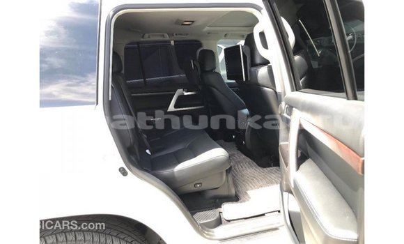 Buy Import Toyota Land Cruiser White Car in Import - Dubai in Baa Buy Import Toyota Land Cruiser White Car in Import - Dubai in Baa