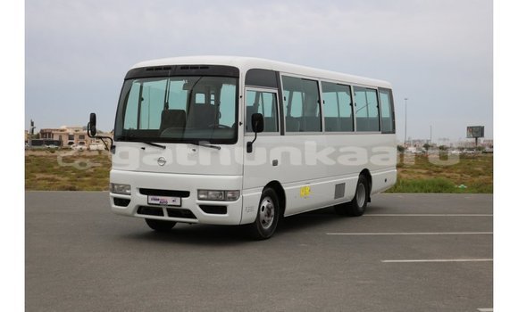 Buy Import Nissan Evalia White Truck in Import - Dubai in Baa