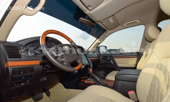 Buy Import Toyota Land Cruiser White Car in Import - Dubai in Baa Buy Import Toyota Land Cruiser White Car in Import - Dubai in Baa