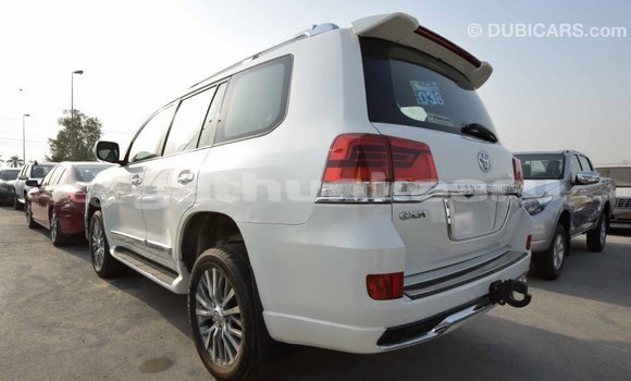 Buy Import Toyota Land Cruiser White Car in Import - Dubai in Baa Buy Import Toyota Land Cruiser White Car in Import - Dubai in Baa