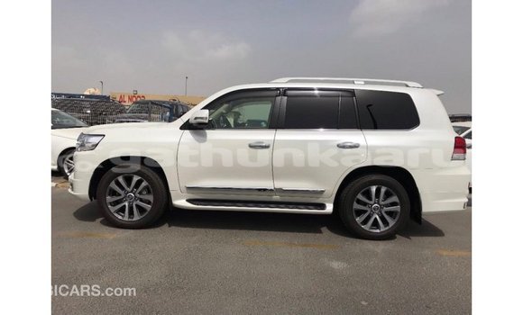 Buy Import Toyota Land Cruiser White Car in Import - Dubai in Baa Buy Import Toyota Land Cruiser White Car in Import - Dubai in Baa