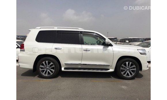 Buy Import Toyota Land Cruiser White Car in Import - Dubai in Baa Buy Import Toyota Land Cruiser White Car in Import - Dubai in Baa
