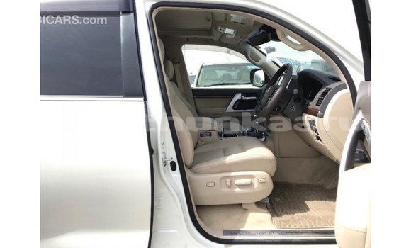 Buy Import Toyota Land Cruiser White Car in Import - Dubai in Baa Buy Import Toyota Land Cruiser White Car in Import - Dubai in Baa