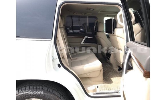 Buy Import Toyota Land Cruiser White Car in Import - Dubai in Baa Buy Import Toyota Land Cruiser White Car in Import - Dubai in Baa