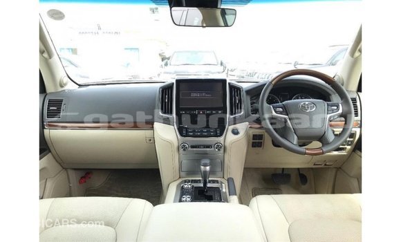 Buy Import Toyota Land Cruiser White Car in Import - Dubai in Baa Buy Import Toyota Land Cruiser White Car in Import - Dubai in Baa