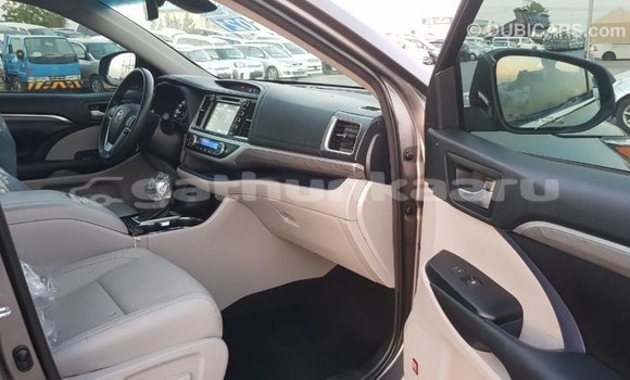 Buy Import Toyota Highlander Other Car in Import - Dubai in Baa Buy Import Toyota Highlander Other Car in Import - Dubai in Baa