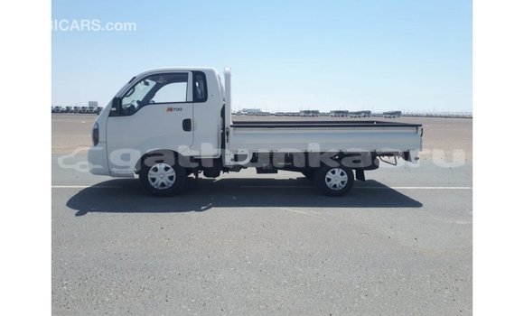 Buy Import Kia Carens White Car in Import - Dubai in Baa Buy Import Kia Carens White Car in Import - Dubai in Baa