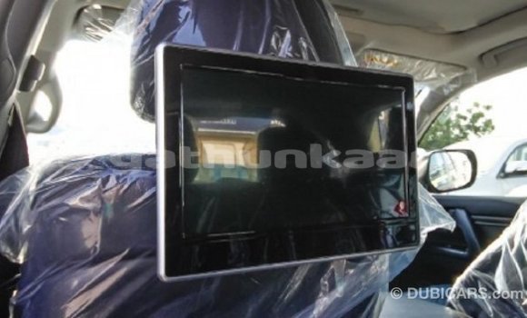 Buy Import Toyota Land Cruiser White Car in Import - Dubai in Baa Buy Import Toyota Land Cruiser White Car in Import - Dubai in Baa