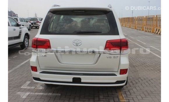 Buy Import Toyota Land Cruiser White Car in Import - Dubai in Baa Buy Import Toyota Land Cruiser White Car in Import - Dubai in Baa