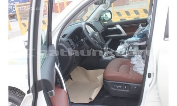 Buy Import Toyota Land Cruiser White Car in Import - Dubai in Baa Buy Import Toyota Land Cruiser White Car in Import - Dubai in Baa