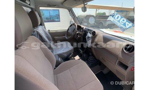 Buy Import Toyota Land Cruiser Beige Car in Import - Dubai in Baa Buy Import Toyota Land Cruiser Beige Car in Import - Dubai in Baa