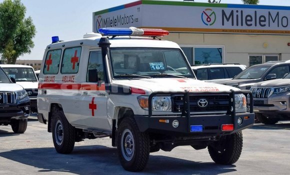 Buy New Toyota Land Cruiser White Car in Agolhitheemu in Raa Buy New Toyota Land Cruiser White Car in Agolhitheemu in Raa