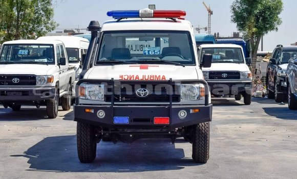 Buy New Toyota Land Cruiser White Car in Agolhitheemu in Raa Buy New Toyota Land Cruiser White Car in Agolhitheemu in Raa