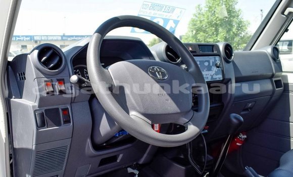Buy New Toyota Land Cruiser White Car in Agolhitheemu in Raa Buy New Toyota Land Cruiser White Car in Agolhitheemu in Raa
