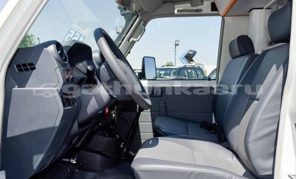 Buy New Toyota Land Cruiser White Car in Agolhitheemu in Raa Buy New Toyota Land Cruiser White Car in Agolhitheemu in Raa