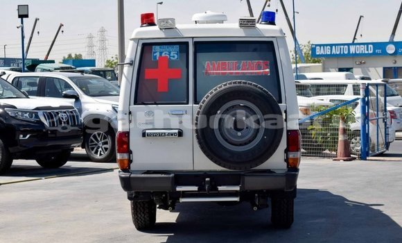 Buy New Toyota Land Cruiser White Car in Agolhitheemu in Raa Buy New Toyota Land Cruiser White Car in Agolhitheemu in Raa