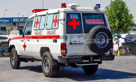 Buy New Toyota Land Cruiser White Car in Agolhitheemu in Raa Buy New Toyota Land Cruiser White Car in Agolhitheemu in Raa