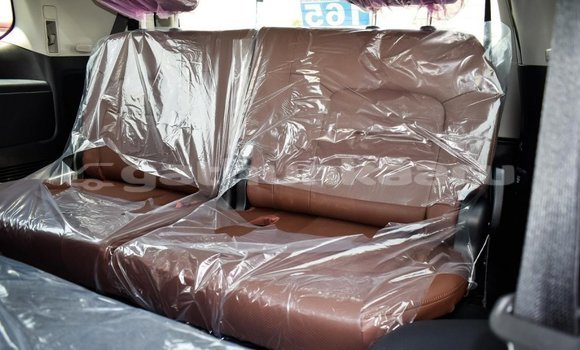 Buy New Toyota Land Cruiser Black Car in Agolhitheemu in Raa Buy New Toyota Land Cruiser Black Car in Agolhitheemu in Raa