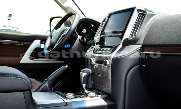 Buy New Toyota Land Cruiser Black Car in Agolhitheemu in Raa Buy New Toyota Land Cruiser Black Car in Agolhitheemu in Raa