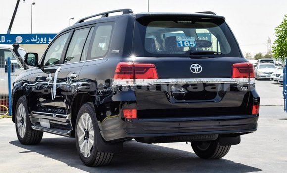 Buy New Toyota Land Cruiser Black Car in Agolhitheemu in Raa Buy New Toyota Land Cruiser Black Car in Agolhitheemu in Raa