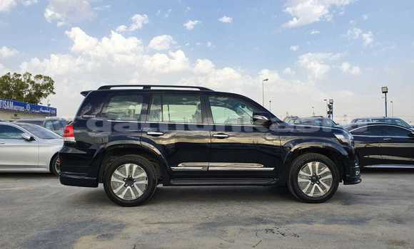 Buy New Toyota Land Cruiser Black Car in Agolhitheemu in Raa Buy New Toyota Land Cruiser Black Car in Agolhitheemu in Raa