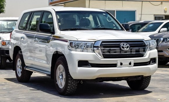 Buy New Toyota Land Cruiser White Car in Agolhitheemu in Raa Buy New Toyota Land Cruiser White Car in Agolhitheemu in Raa