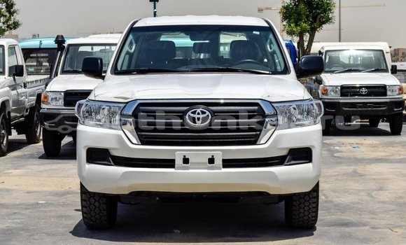Buy New Toyota Land Cruiser White Car in Agolhitheemu in Raa Buy New Toyota Land Cruiser White Car in Agolhitheemu in Raa