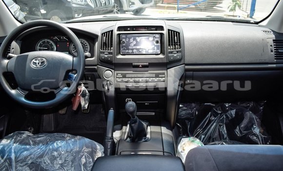 Buy New Toyota Land Cruiser White Car in Agolhitheemu in Raa Buy New Toyota Land Cruiser White Car in Agolhitheemu in Raa