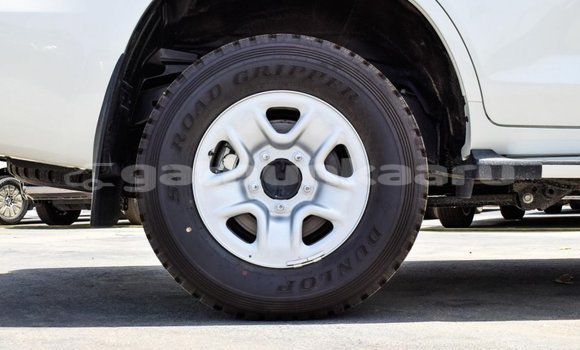 Buy New Toyota Land Cruiser White Car in Agolhitheemu in Raa Buy New Toyota Land Cruiser White Car in Agolhitheemu in Raa