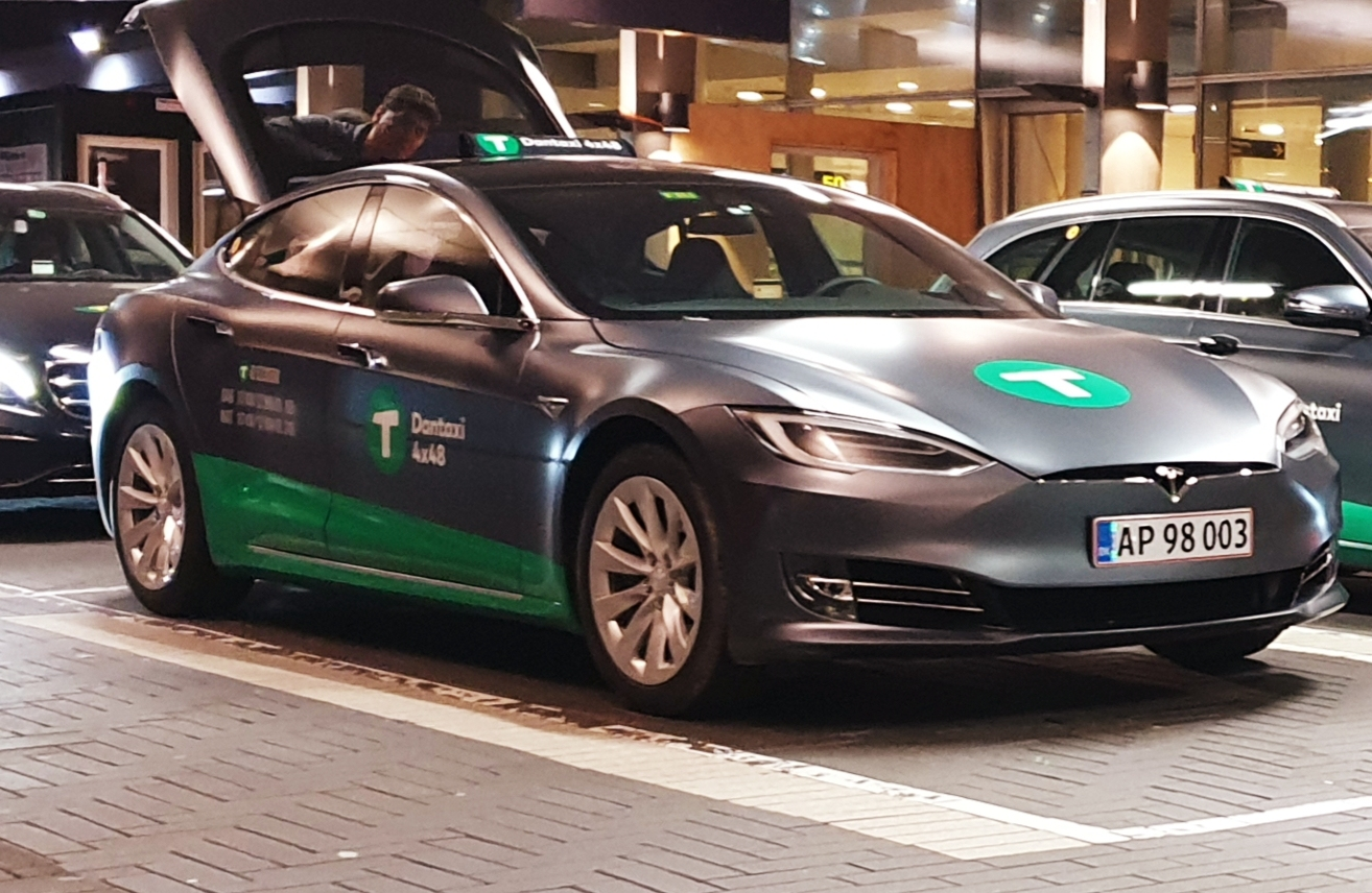 Tesla taxi
